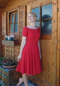 Sinikka im roten Kleid.jpg